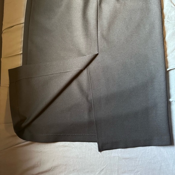 Alfred Gray Knee-Length Pencil Skirt with Slit Size 16 - Picture 2 of 6